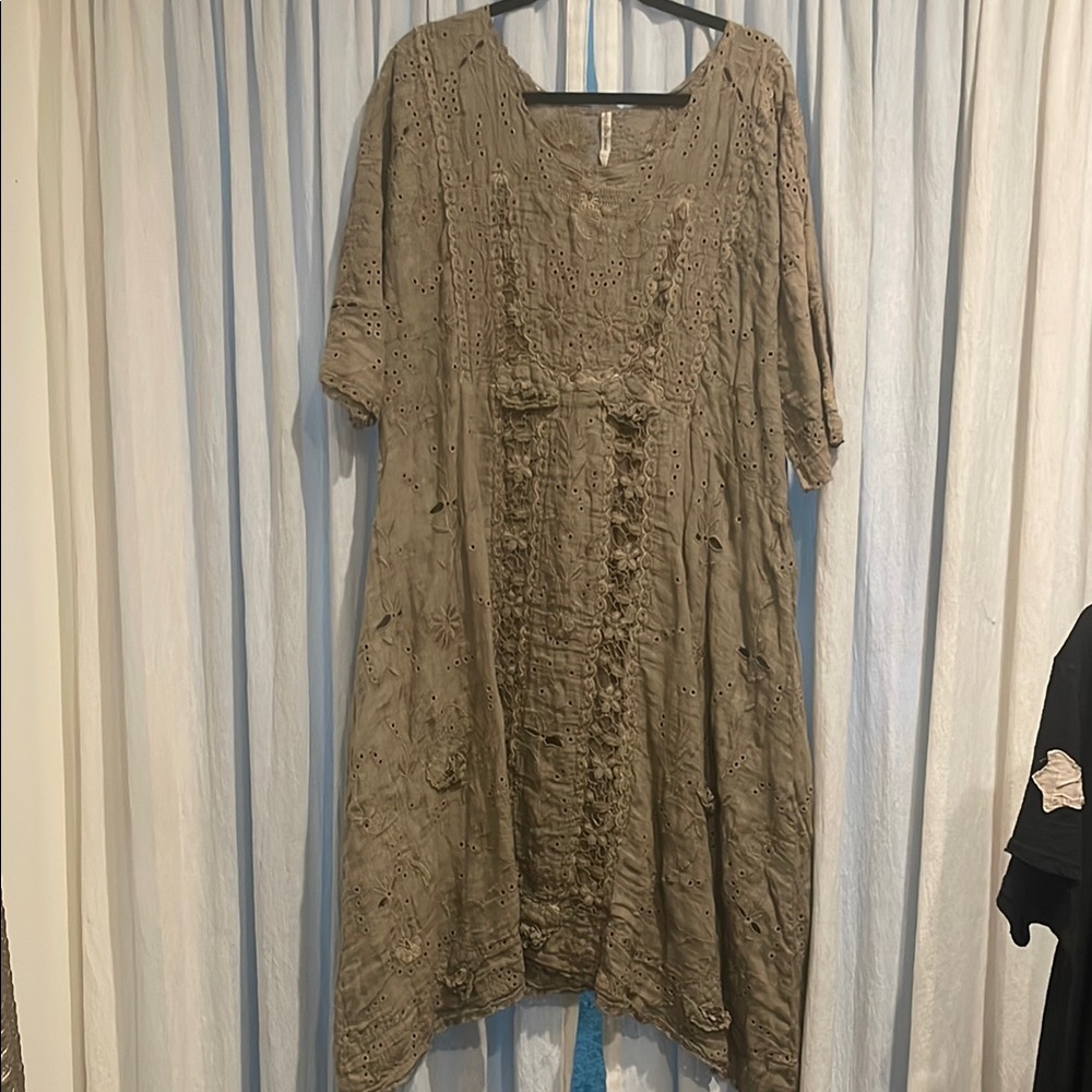 Magnolia Pearl Tan Dolman Sleeve Midi Dress